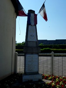 Fontaine-l'Abbé (Eure, Fr) monument aux morts