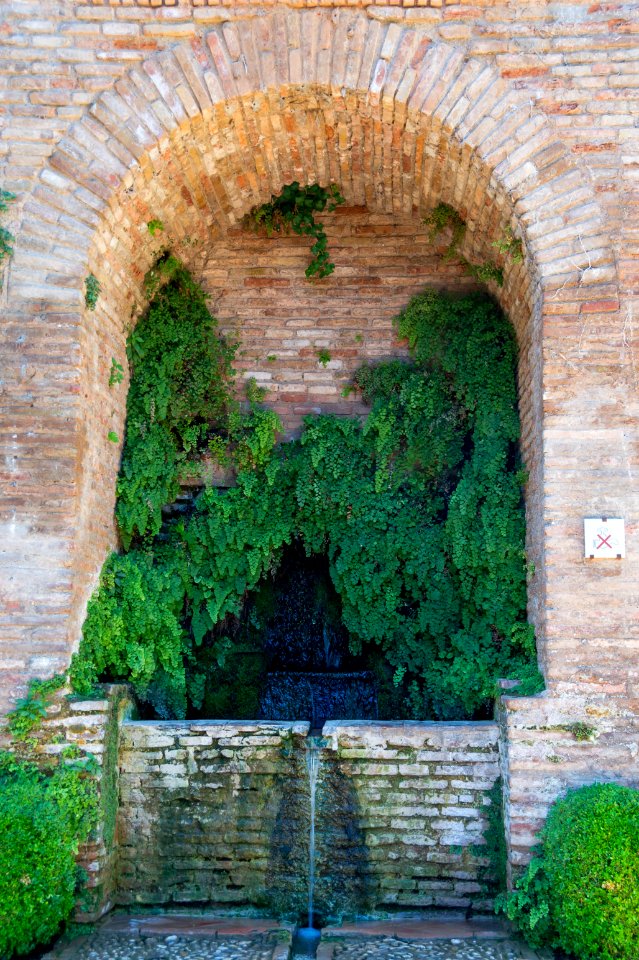 Fontaine jardin d'El Partal Alhambra