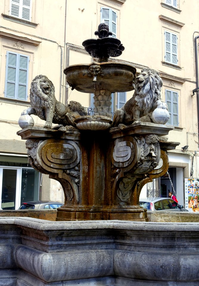 Fontana dei leoni - Viterbo, Italy - DSC02159