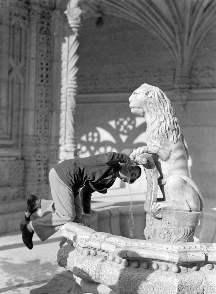 Fontein in het Mosteiro do São Jeronimos (Belem), Bestanddeelnr 191-0200