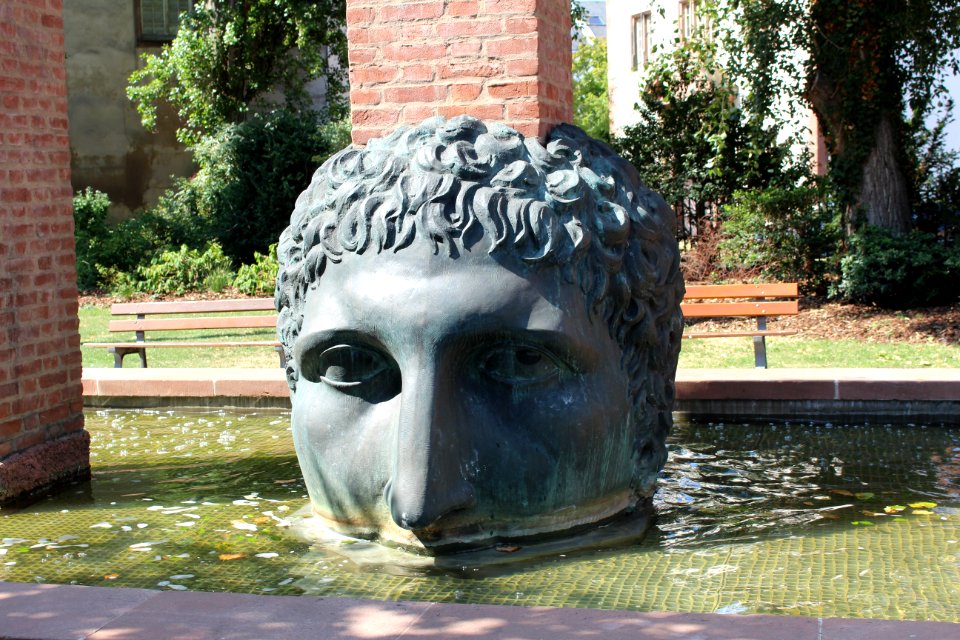 Fontaine Janus Strasbourg 4