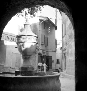 Fontein in Grasse, Bestanddeelnr 254-2239 photo