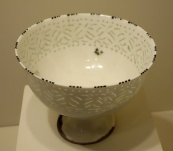 Footed bowl, Gombroon ware, Iran, Safavid period, late 17th or 18th century, porcelaneous earthenware with piercings and underglaze black painting - Cincinnati Art Museum - DSC04113 photo