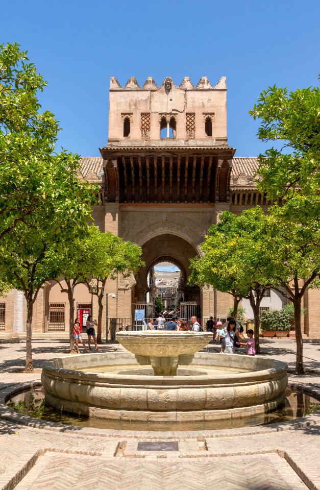 Fontaine Puerta del Perdon cathédrale Séville Espagne