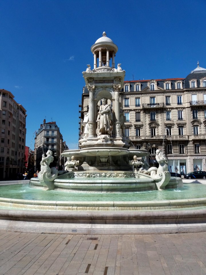 Fontaine des Jacobins - Côté Philibert Delorme