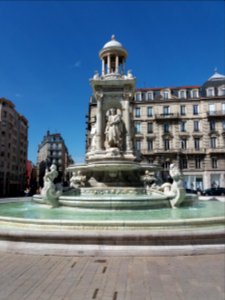 Fontaine des Jacobins - Côté Philibert Delorme