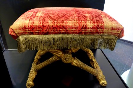 Folding stool (pliant), Versailles, France, c. 1773, gessoed and gilded beech, velvet, from the bedchamber of the Comtesse d'Artois - Brooklyn Museum - Brooklyn, NY - DSC08310