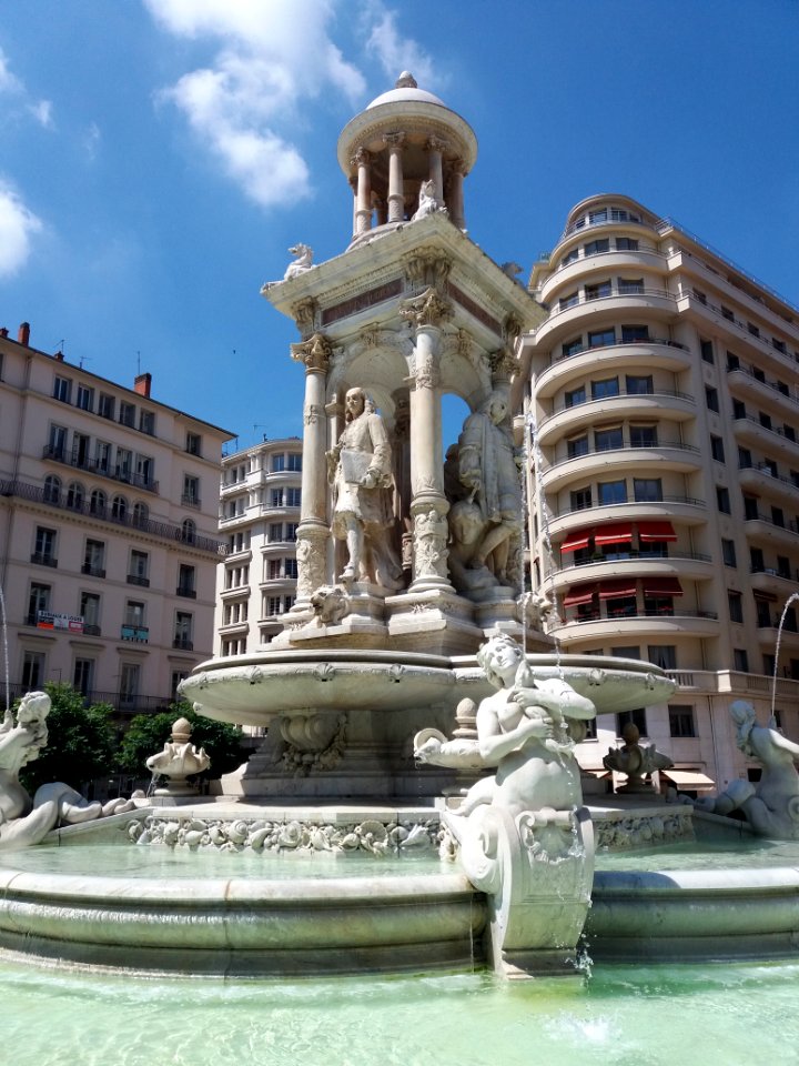 Fontaine des Jacobins - Côté Gérard Audran et Guillaume Coustou