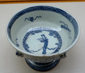 Footed bowl, attributed to Okuda Eisen, Edo period, 1700s-1800s AD, porcelain, underglaze blue - Tokyo National Museum - Tokyo, Japan - DSC09352