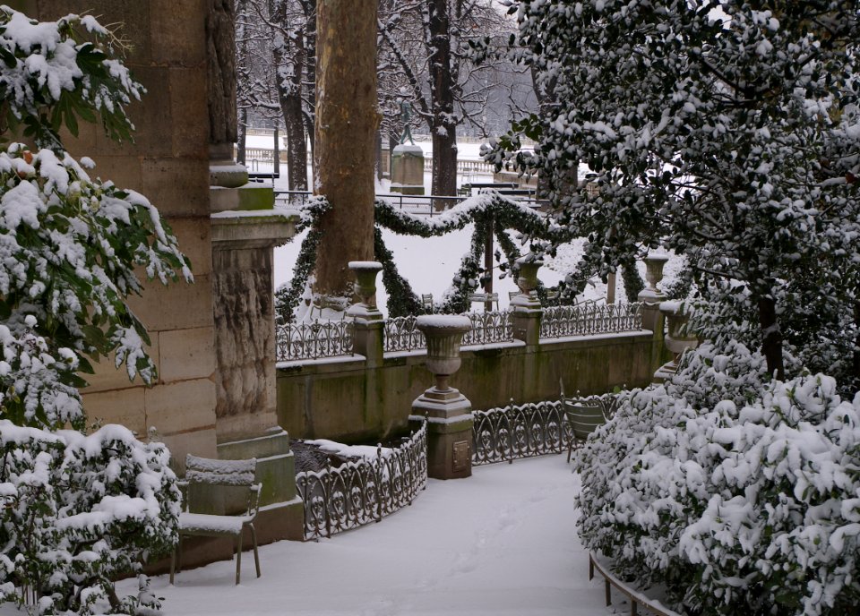 Fontaine Médicis sous la neige