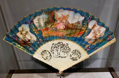 Folding fan, France or England, 1760s, skin leaf painted in opaque watercolor, gilt, pierce and carved ivory with mother-of-pearl - Museum of Fine Arts, Boston - 20180922 164217