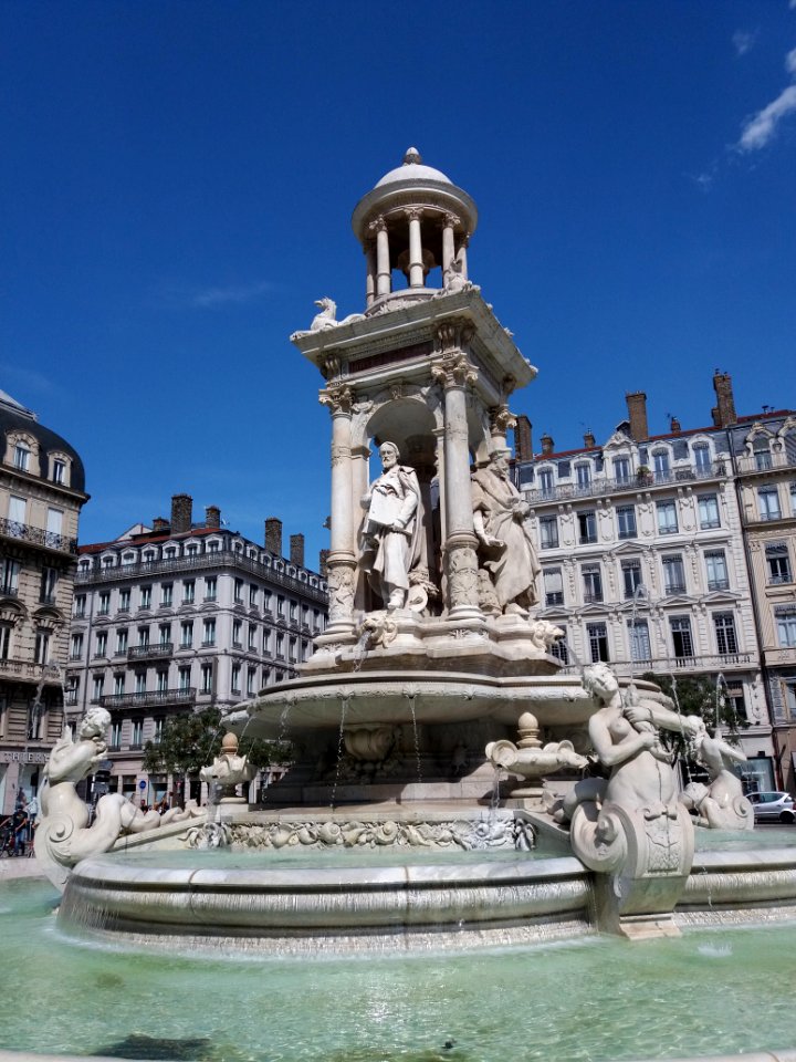 Fontaine des Jacobins - Angle Hippolyte Flandrin et Philibert Delorme