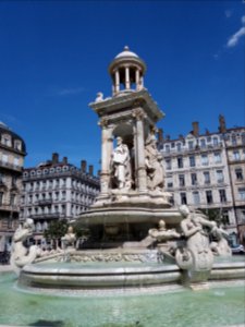 Fontaine des Jacobins - Angle Hippolyte Flandrin et Philibert Delorme