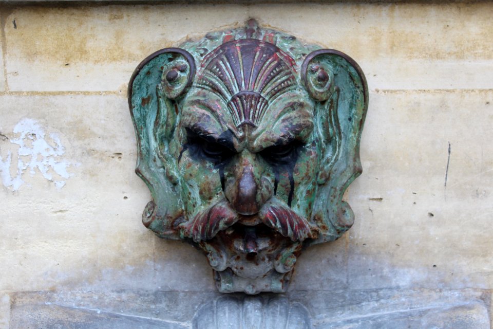 Fontaine Croix Trahoir Paris 4