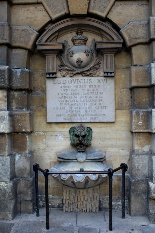 Fontaine Croix Trahoir Paris 2