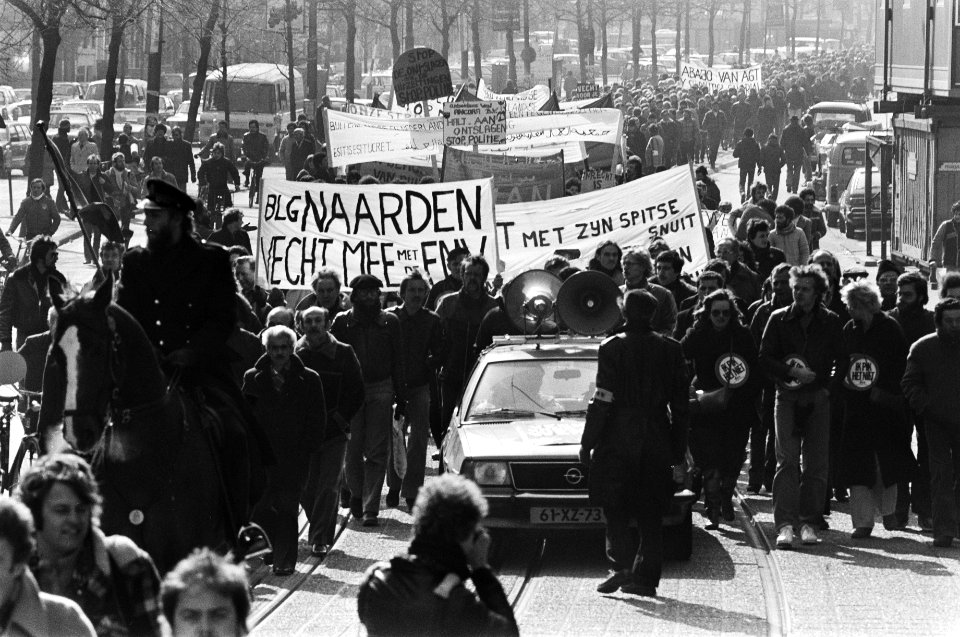 FNV manifestatie op de Dam, Amsterdam nr 4 , 5 delegatie illegale buitenlande, Bestanddeelnr 930-7344
