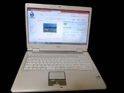 FMV-BIBLO NF D40, in which Windows 8.1 Preview is downloaded