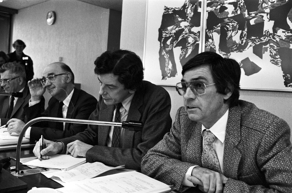 FNV federatieraad Amsterdam vlnr Spit ( vice voorzitter ), Kok (voorzitter), Bestanddeelnr 930-7077