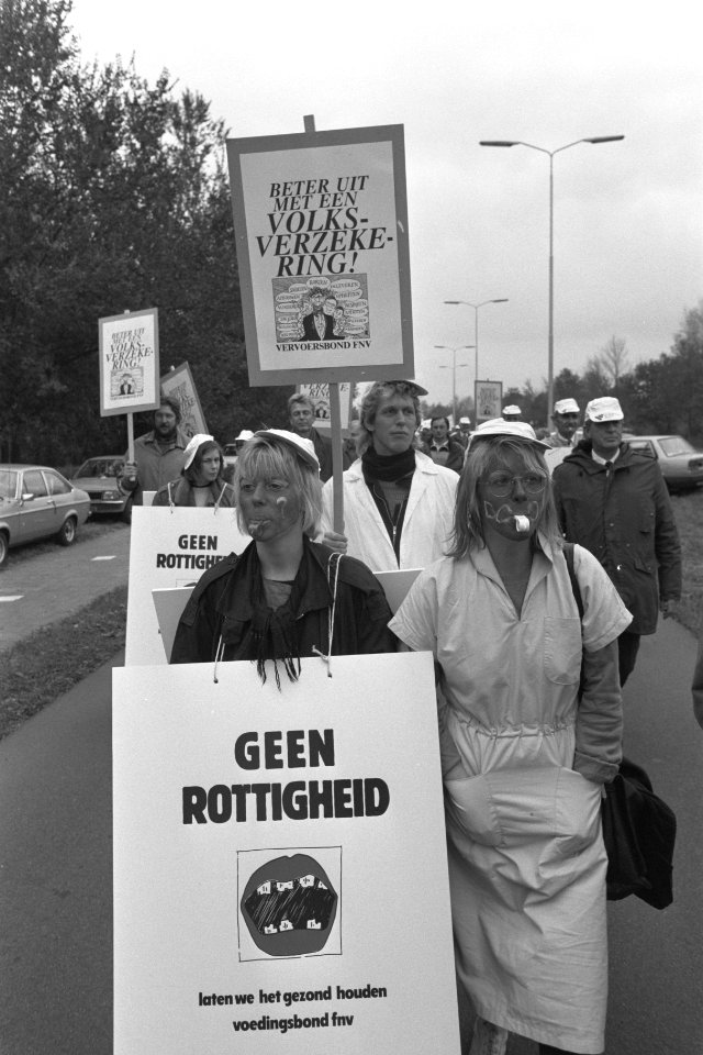 FNV demonstreert tegen bezuinigingen gezondheidszorg en voor volksverzekering d, Bestanddeelnr 934-1220