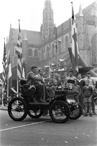 Fokkerherdenking in Haarlem Een De Dion-Bouton, Bestanddeelnr 912-8834