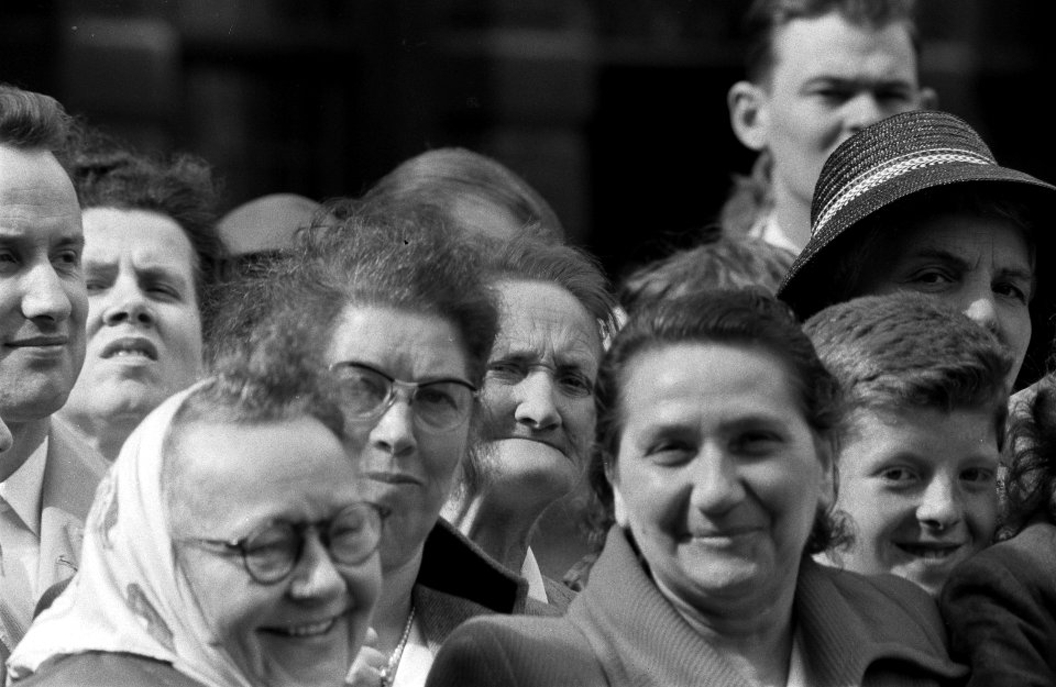 Folkloristische optocht op de Markt voor het stadhuis, Bestanddeelnr 911-2953