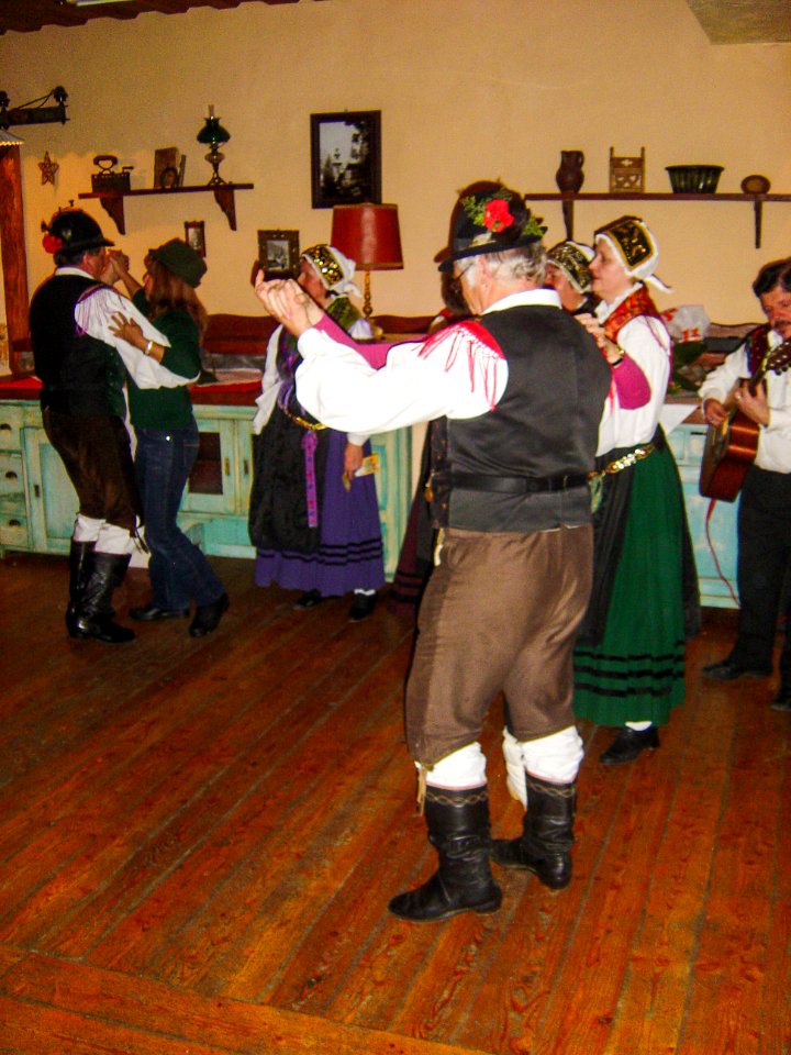 Folk ensemble performance in a Slovenian restaurant 01