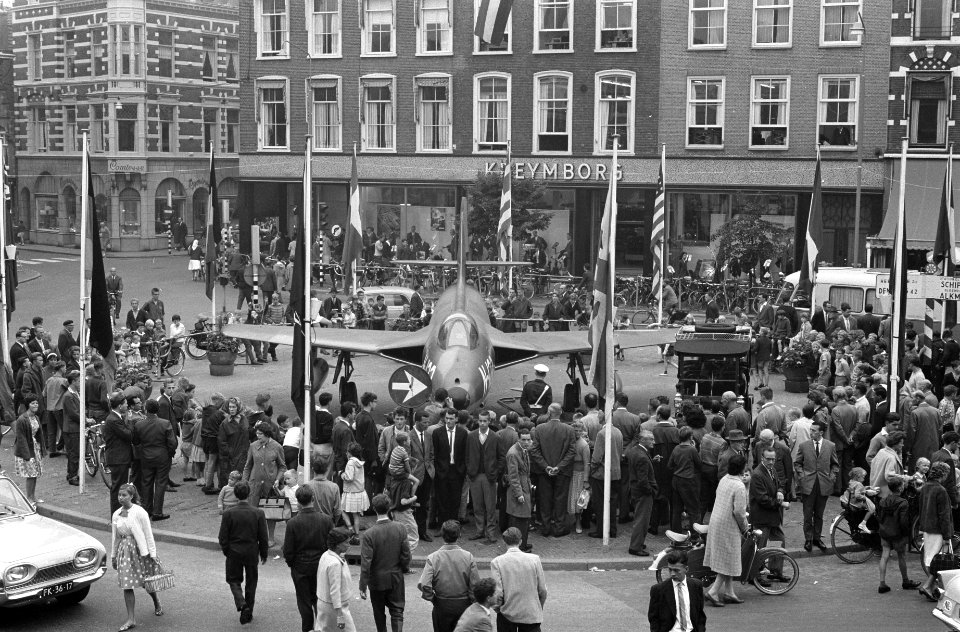 Fokkerherdenking in Haarlem Hunter op de Grote Markt, Bestanddeelnr 912-8825