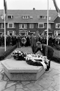 Fokkerherdenking in Haarlem. Onthulling gedenksteen, Bestanddeelnr 912-8830