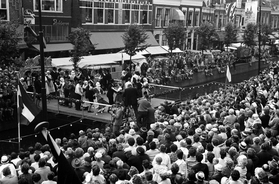 Folkloristisch festival te Bolsward, overzicht optreden Bolswarder Skotsploeg me, Bestanddeelnr 914-1905
