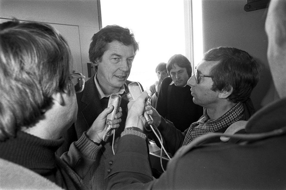 FNV voorzitter Wim Kok op Schiphol terug uit Polen waar hij o.m. met vakbond So, Bestanddeelnr 931-8570