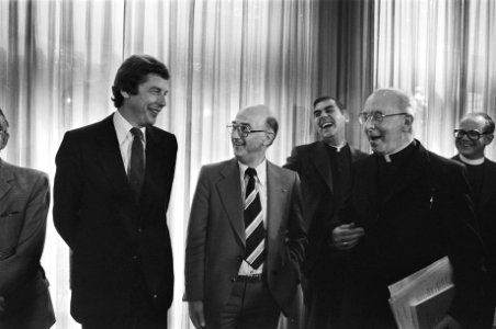FNV spreekt met gezamenlijke bisschoppen in Utrecht v.l.n.r. Wim Kok (FNV), Spi, Bestanddeelnr 929-3392