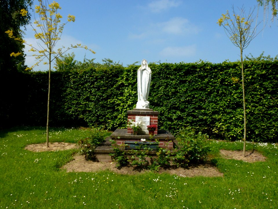 Folleville (Eure, Fr) statue de la Vierge