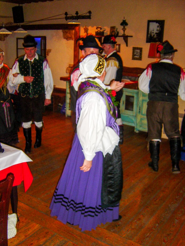 Folk ensemble performance in a Slovenian restaurant 02