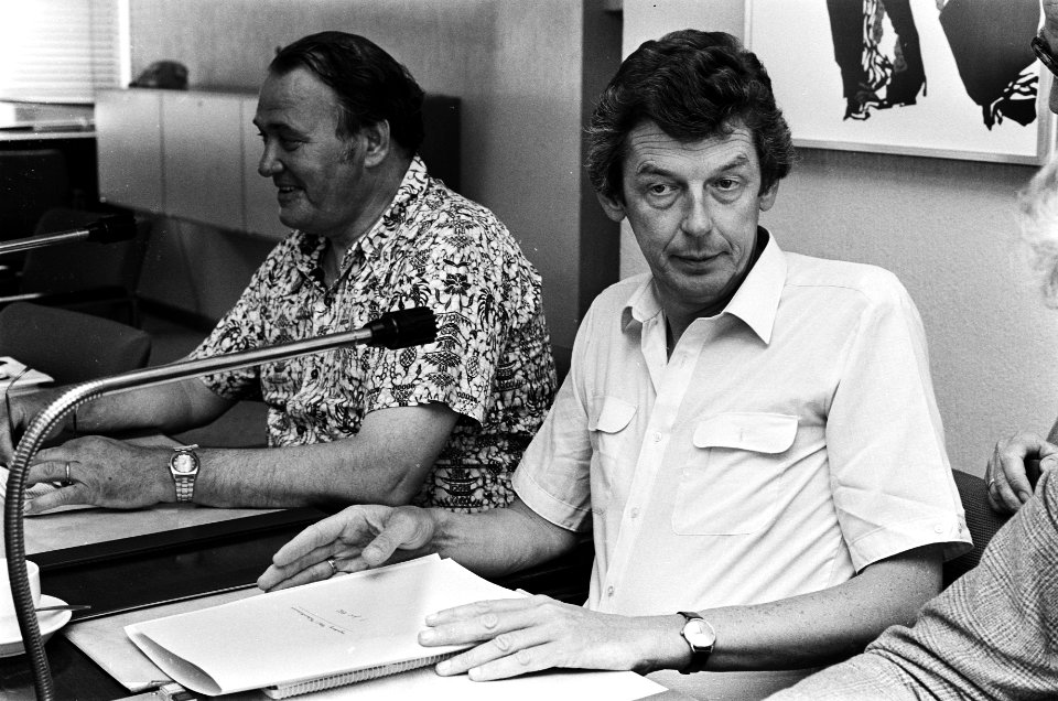 FNV-federatieraad Bode (l) en Kok (r) in zomerkleding (resp. vice-voorzitter en, Bestanddeelnr 932-1997