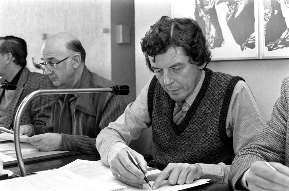 FNV-federatieraad in Amsterdam, Wim Split (l) met Wim Kok (r) tijdens de vergade, Bestanddeelnr 931-1811