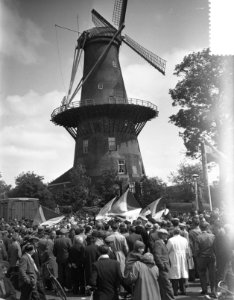 Folkloristische demonstratie Leidse Veemarkt t.g.v. studentenviering, Bestanddeelnr 907-1777