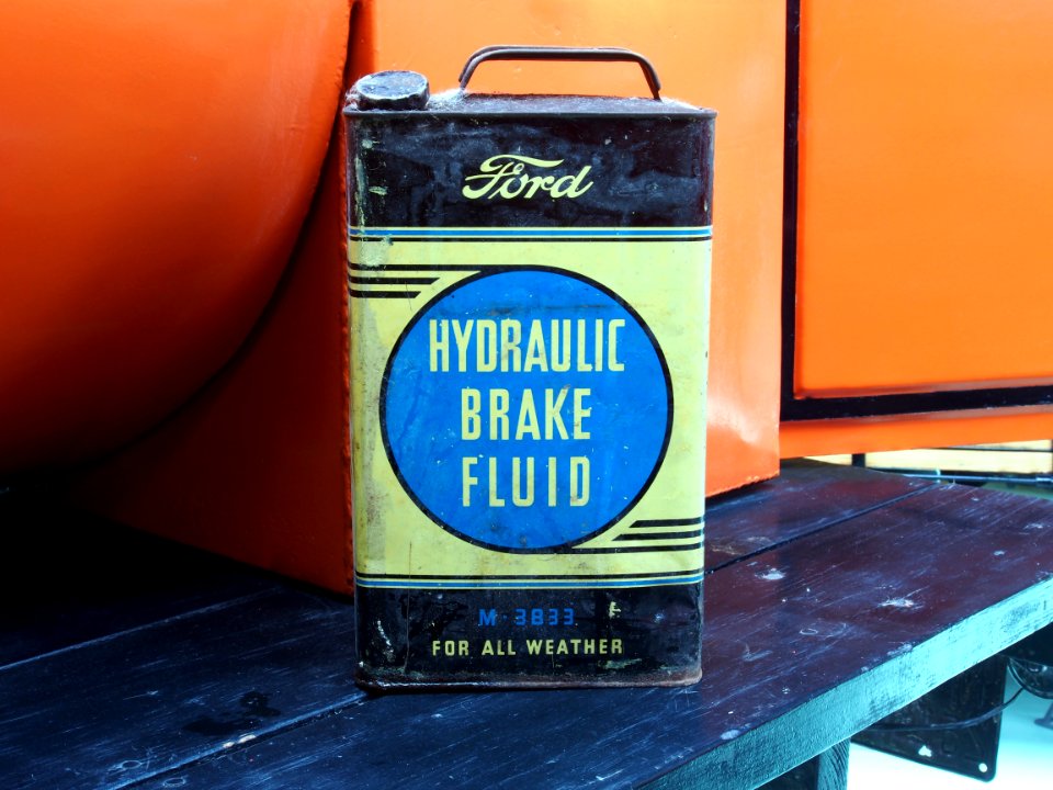Ford Hydraulic Brake Fluid M 3833 for all wather pic1