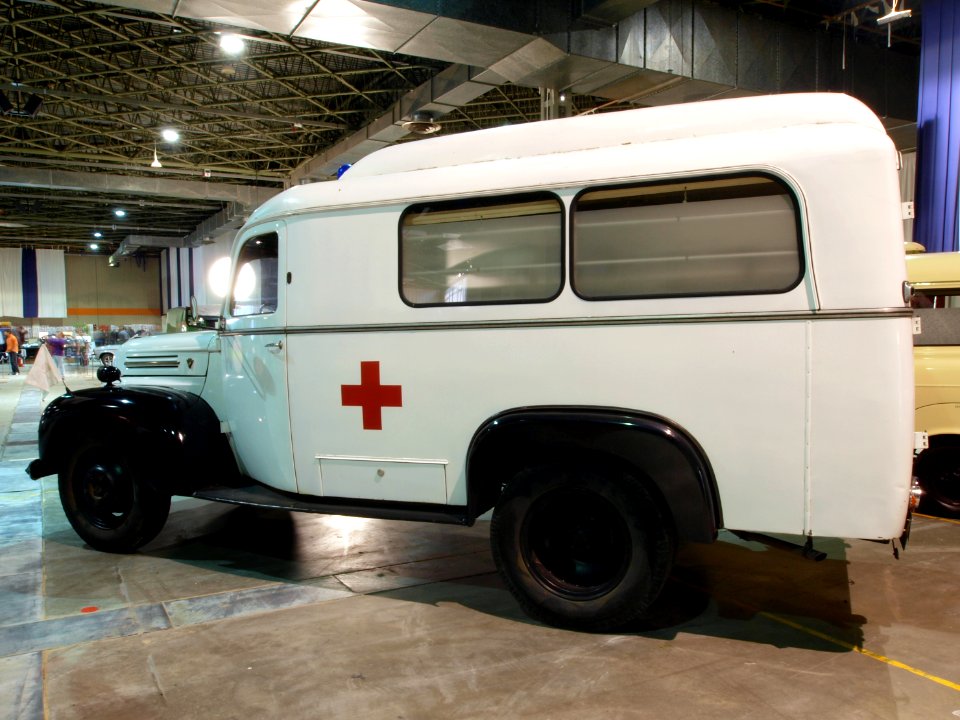 Ford Koln 1954 Ambulance pic3