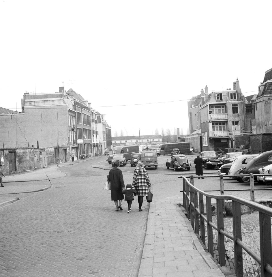 Foeliestraat op Rapenburg waar de IJ-tunnel zal gaan beginnen, Bestanddeelnr 912-1492