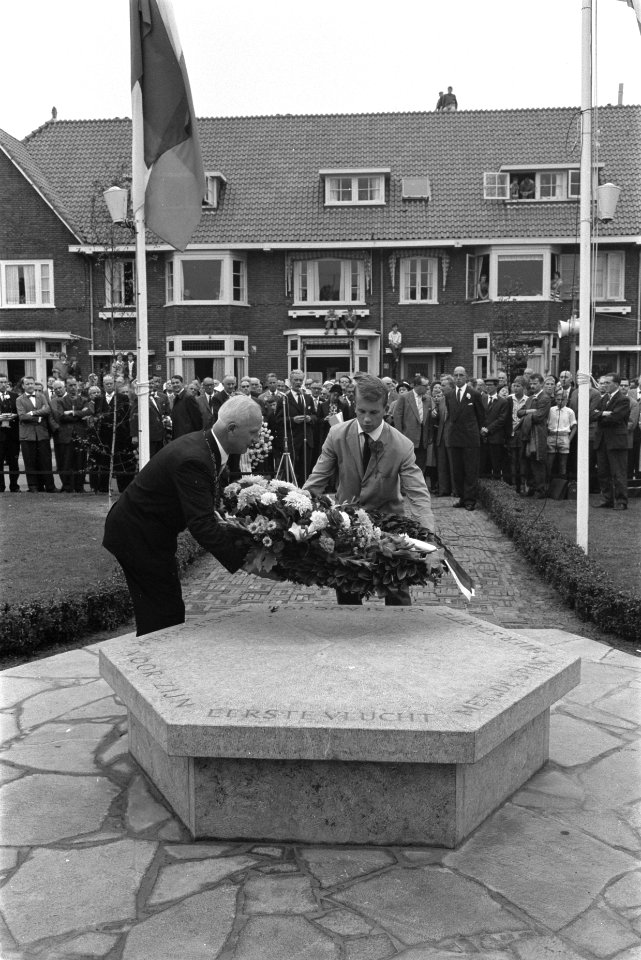 Fokkerherdenking in Haarlem. Onthulling gedenksteen, Bestanddeelnr 912-8831