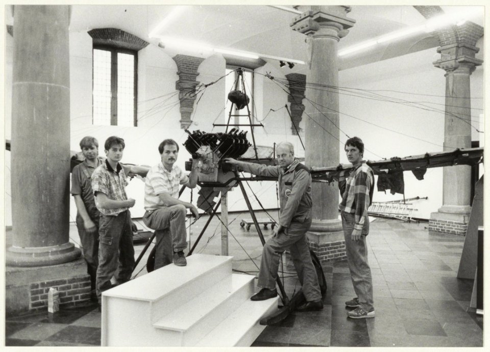 Fokker-expositie in de Vleeshal met een exemplaar van 'De Spin'., NL-HlmNHA 54015318