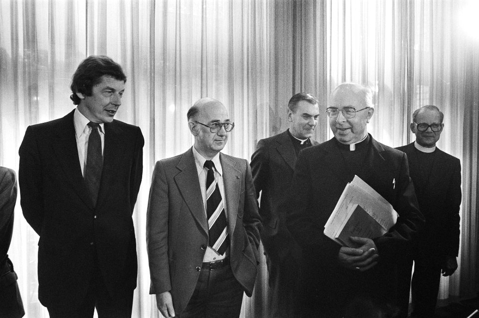 FNV spreekt met gezamenlijke bisschoppen in Utrecht v.l.n.r. Wim Kok (FNV), Spi, Bestanddeelnr 929-3393