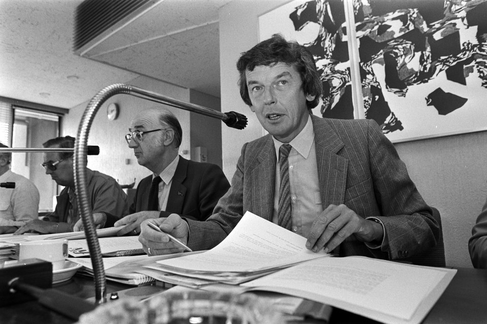 FNV voorzitter Wim Kok (rechts) met links naast hem vice-voorzitter Wim Spit tij, Bestanddeelnr 931-6643