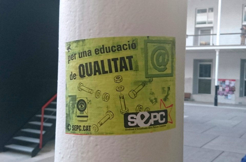 For a quality education sticker in UPF Ciutadella campus 01