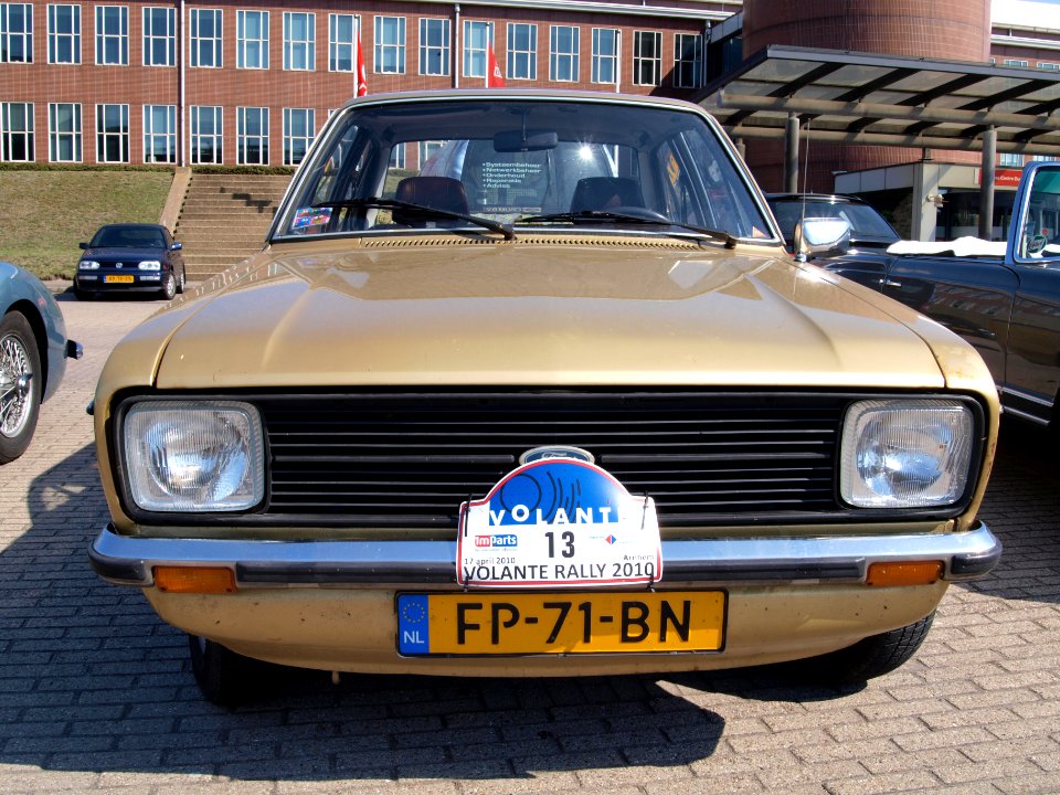 Ford ESCORT 1300 GL, licence FP-71-BN,1 pic