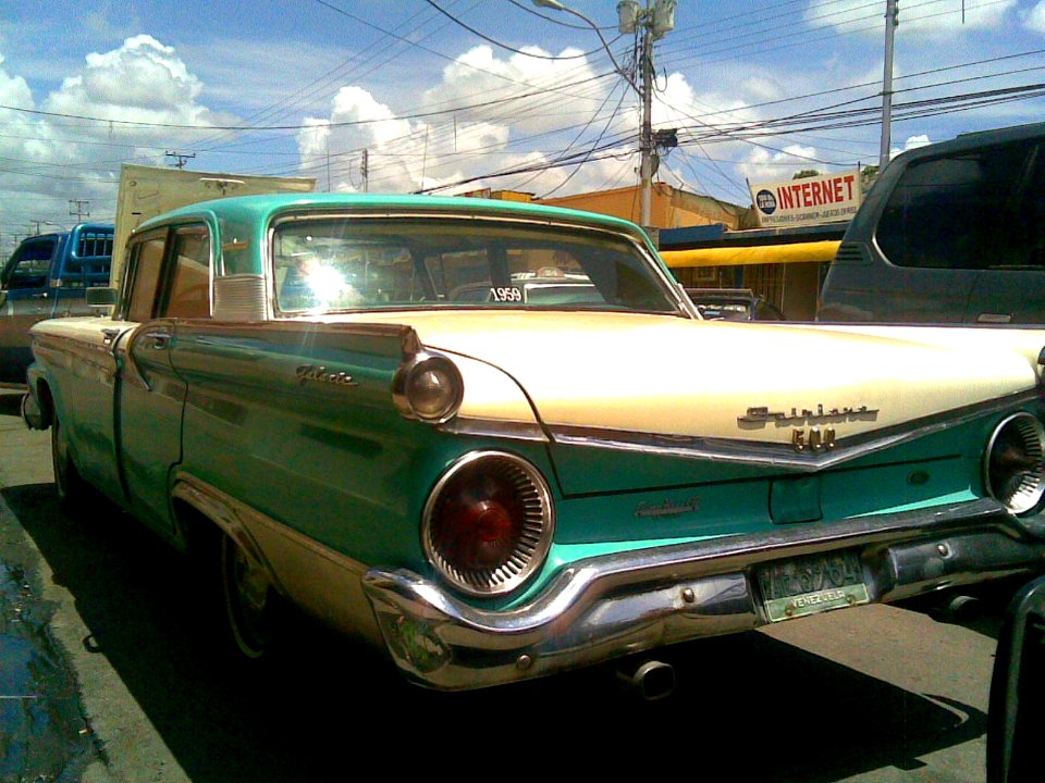 Ford Fairlane 1959 4