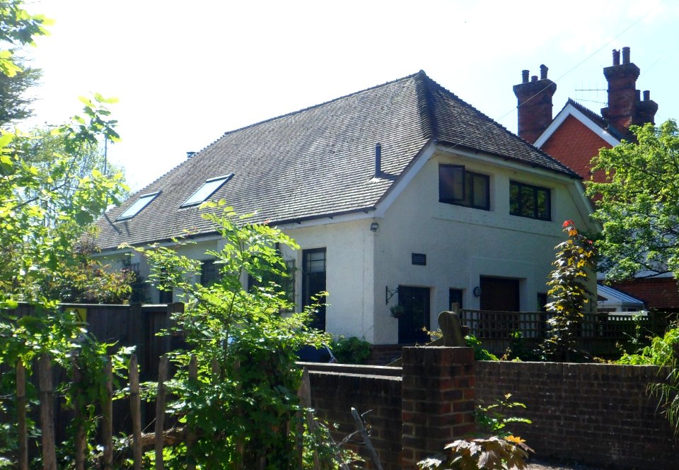 Former Evangelical Free Church, Mead Road, Cranleigh (May 2014)