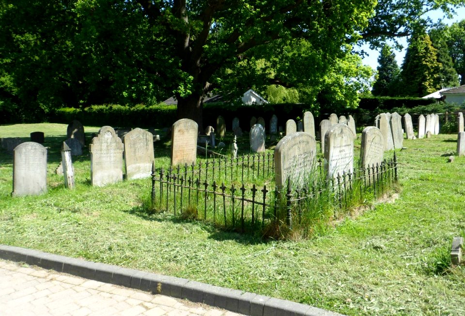 Former Ebenezer Strict Baptist Chapel, Smallfield (June 2013) (Graveyard) (3)