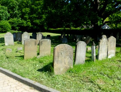 Former Ebenezer Strict Baptist Chapel, Smallfield (June 2013) (Graveyard) (5)