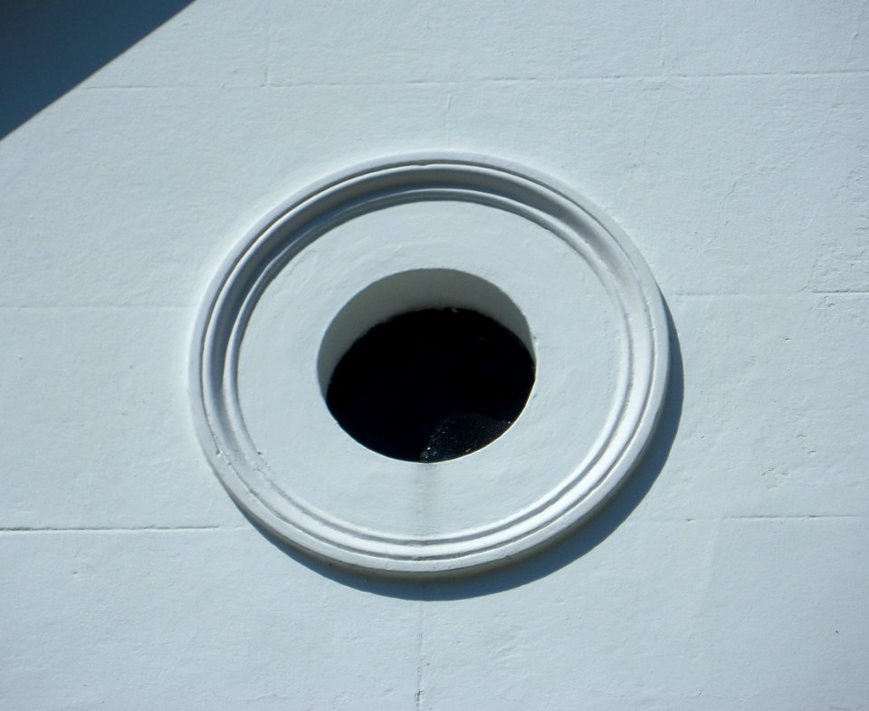 Former Ebenezer Strict Baptist Chapel, Smallfield (June 2013) (Oculus)